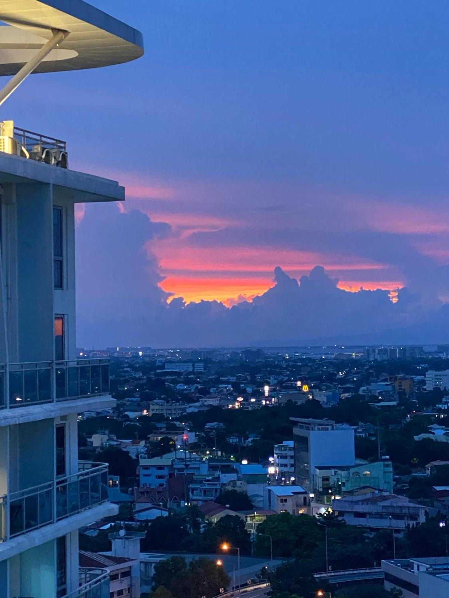 The Bahamas & Maldives Suites At Azure Residences Paranaque 15 Mins Manila Airport T3 Екстериор снимка