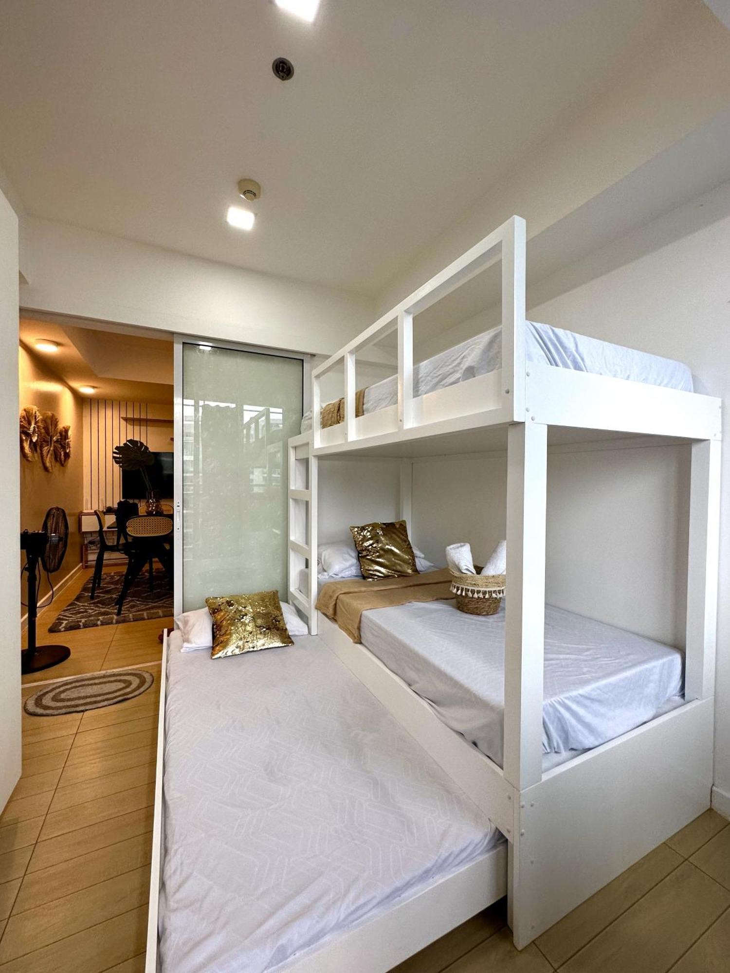The Bahamas & Maldives Suites At Azure Residences Paranaque 15 Mins Manila Airport T3 Екстериор снимка