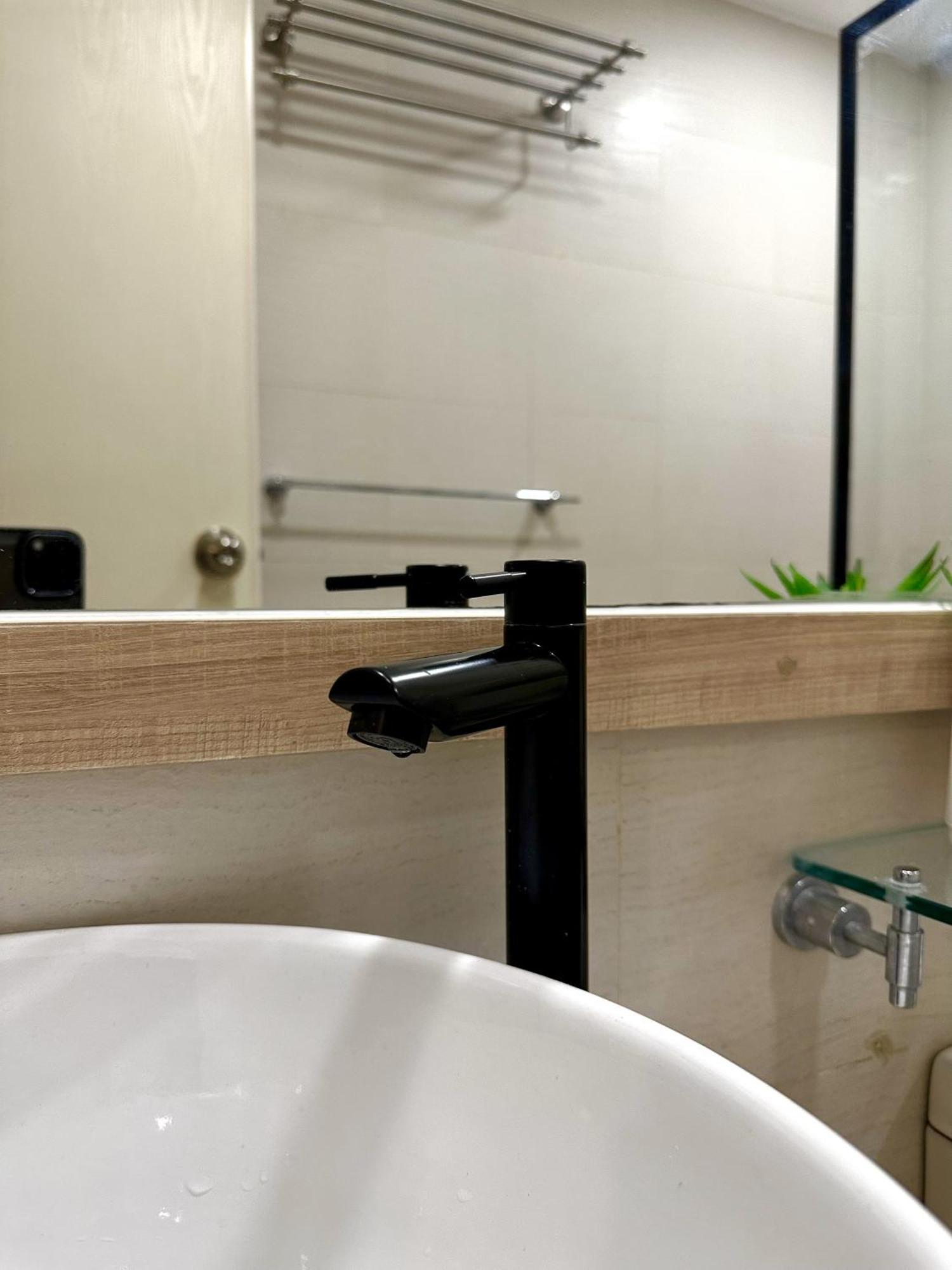The Bahamas & Maldives Suites At Azure Residences Paranaque 15 Mins Manila Airport T3 Екстериор снимка