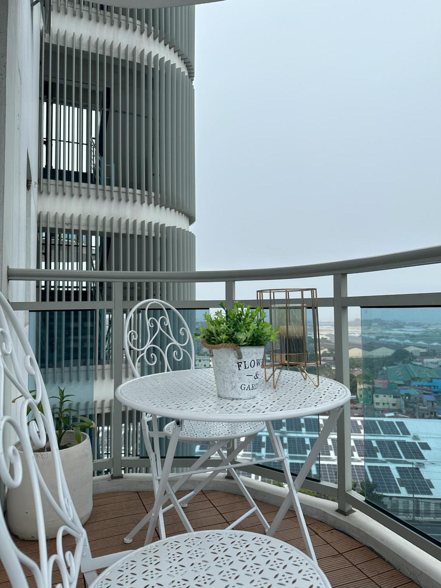 The Bahamas & Maldives Suites At Azure Residences Paranaque 15 Mins Manila Airport T3 Екстериор снимка